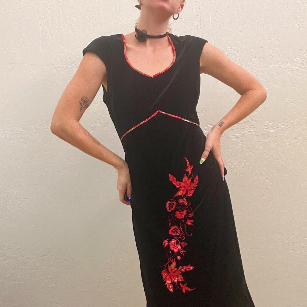 Vintage/Y2K Black Velvet Asian Inspired Midi Cocktail Dress - Picture 4 of 6